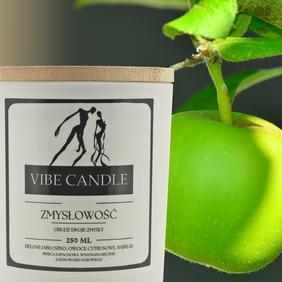 swieca-zapachowa-vibe-candle-zmyslowosc-zielone-jabluszko-2 VIBECANDLE Luxuriose Duftkerzen „Sinnlichkeit”- Handgemachte - 250 ml - 55 Stunde – Bild 1
